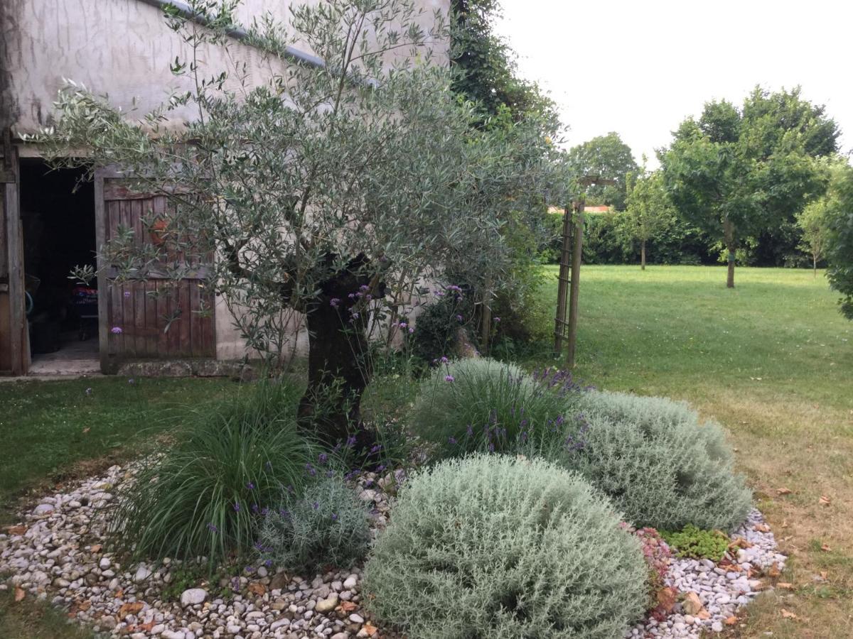 Chambres Et Roulotte De La Gentilhommiere Chazey-sur-Ain Exterior foto